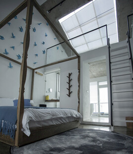 现代简约风阁楼卧室空间