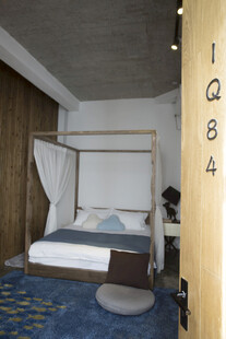 现代简约风格卧室一角