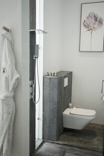 现代简约风卫生间一角