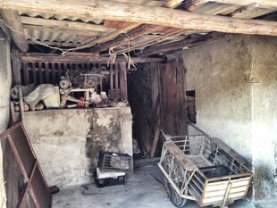 老旧屋内的传统生活物件