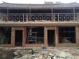 乡村在建的两层中式房屋