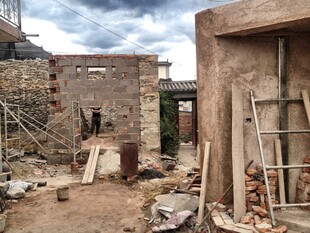 老旧建筑拆除改造现场