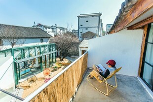 屋顶露台惬意独处时光