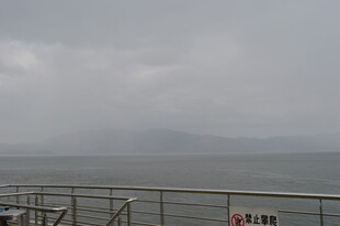 雾中观景台眺望海景