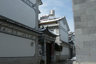 古巷中的中式传统建筑