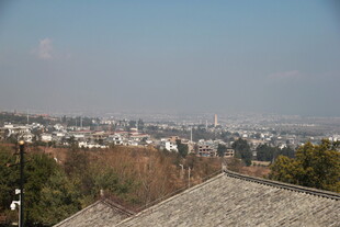 俯瞰城市与周边景致