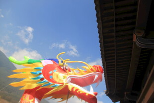 彩色舞龙造型 传统韵味浓