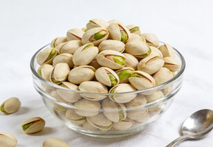 玻璃碗中的开心果