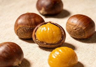 剥开的栗子