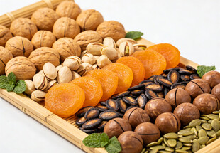 多样美味坚果果干拼盘