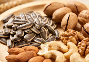 多样美味坚果拼盘