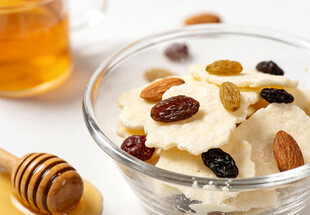 蜂蜜坚果酸奶碗