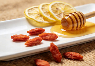 柠檬蜂蜜配枸杞养生组合