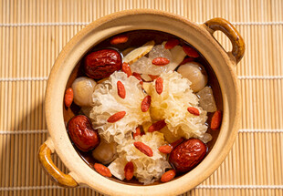 红枣枸杞银耳养生汤