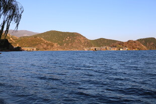 湖畔山水风光美景