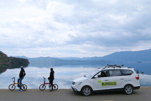 湖畔骑行与自驾的惬意时刻