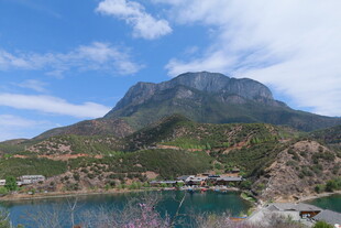 秀丽湖山美景图