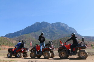 山地四轮摩托骑行风景