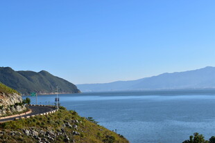 湖畔山景 自然风光秀丽