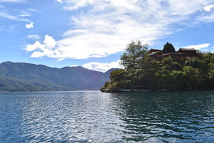 湖畔风光 山水相依美景