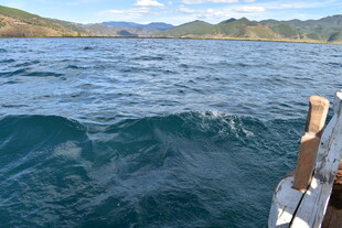 海上行舟览壮阔山海