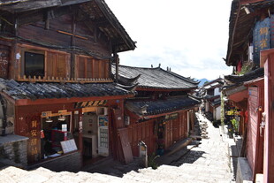 传统村落雪景建筑