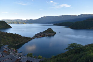 湖畔美景 山水相依的宁静地