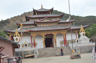 藏式风格寺庙建筑景观