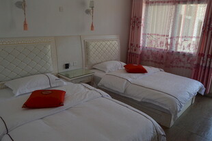 简约双床卧室温馨场景