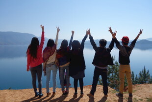 青春伙伴海边欢乐合影