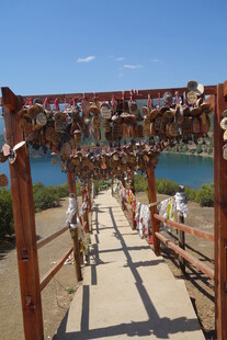 湖畔浪漫许愿桥