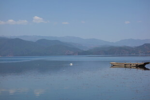 宁静湖景 远山近水