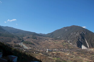 壮丽山景 俯瞰山间村落