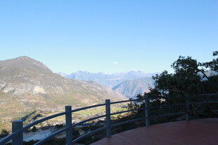 山间观景台景色