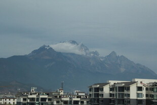 山城风光 远山近楼景致美