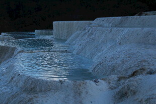 梦幻白色钙化池景观