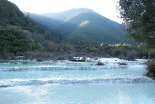 山间溪流的灵动之美