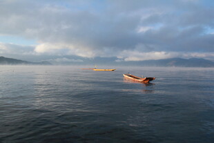 海上孤舟享静谧时光