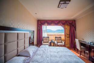 温馨舒适的酒店客房景观