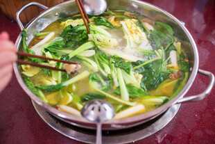 热气腾腾的美味蔬菜火锅