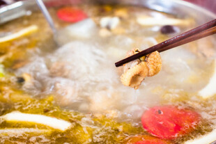 热气腾腾的美味火锅涮菜