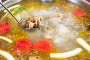 鲜香滋补的养生菌菇鸡汤