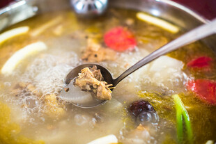 鲜香浓郁的美味养生汤锅