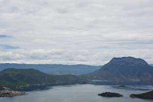 壮丽山水湖景风光图