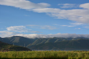 草原远山蓝天美丽风光