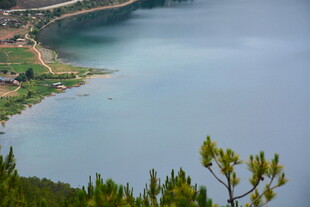 湖畔风光美景俯瞰视角