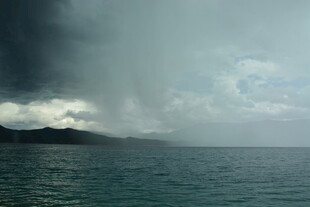 海上暴风雨来临景象