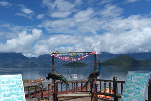 湖畔观景台 风光无限好