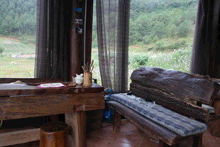 山间木屋温馨静谧一角