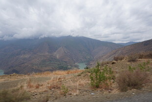 山间开阔景致 云雾缭绕